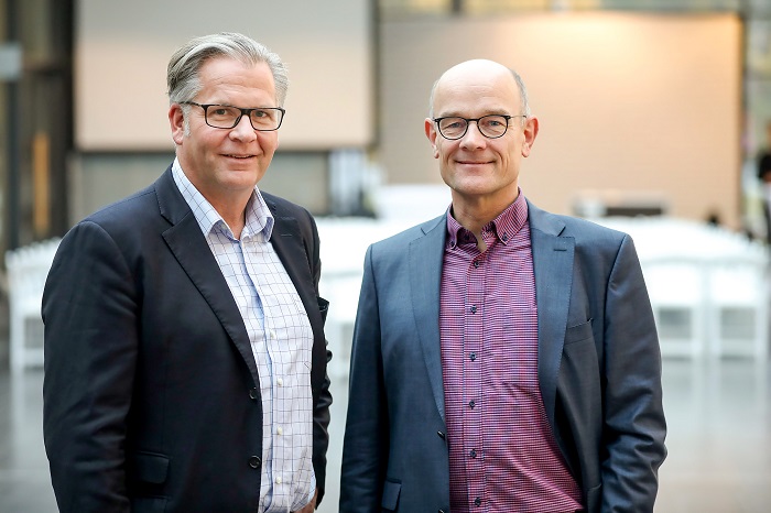 Prof. Dr. med. Frank Kolligs (rechts) und Prof. Dr. med. Martin Strik leiten das Darmzentrum im Helios Klinikum Berlin-Buch und engagieren sich für Krebsvorsorge und -früherkennung (Foto: Thomas Oberländer/Helios Kliniken)