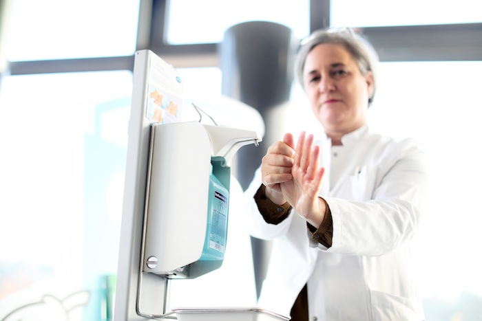 PD Dr. Irit Nachtigall, Leitung der Krankenhaushygiene Helios Region Ost, ist Teil des zentralen Krisenstabes bei Helios. (Foto: Thomas Oberländer/Helios Kliniken)