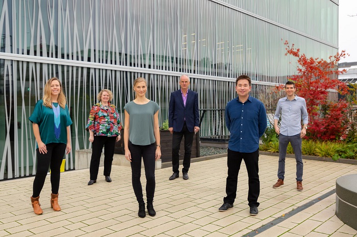 The four young junior research group leaders with the chairs of the Single Cell Program: Ashley Sanders, Angelika Eggert, Stefanie Grosswendt, Nikolaus Rajewsky,Leif Ludwig and Simon Haas (from left to right). © Felix Petermann, MDC