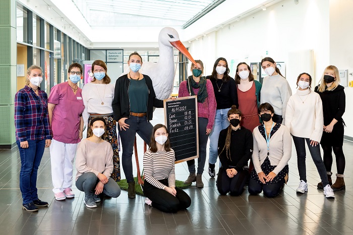 Die Hebammenstudentinnen des Wintersemesters 2021/22 (Foto: Thomas Oberländer/Helios Kliniken)