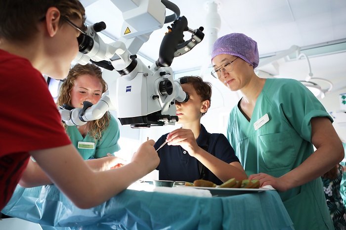 Die Besucher erwartet ein buntes Familien-Programm rund um die Themen Gesundheit und Medizin (Foto: Thomas Oberländer/Helios Kliniken)