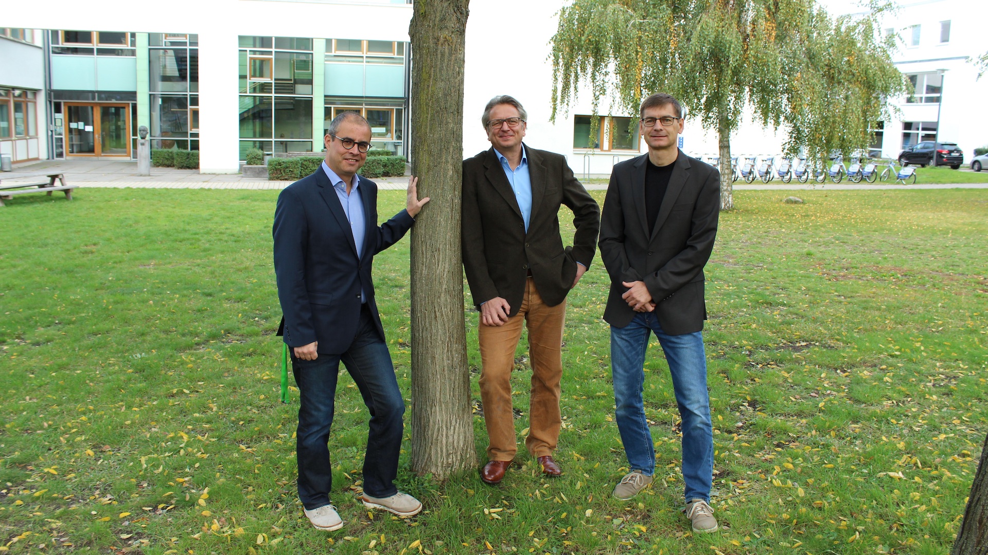 Drei zufriedene Firmengründer der celares GmbH, die wohl bald Biosynth heißen dürfte: Dr. Ralf Krähmer, Günther Pätz und Dr. Ralf Leenders (v.l.) (Foto: Celares)