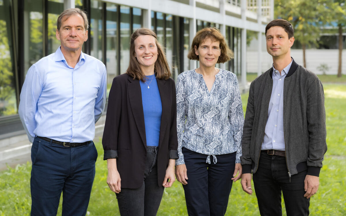 Das Team um CARTemis Therapeutics GmbH (v.l.n.r.): Armin Rehm, Anthea Wirges, Uta Höpken und Mario Bunse © Felix Petermann, Max Delbrück Center