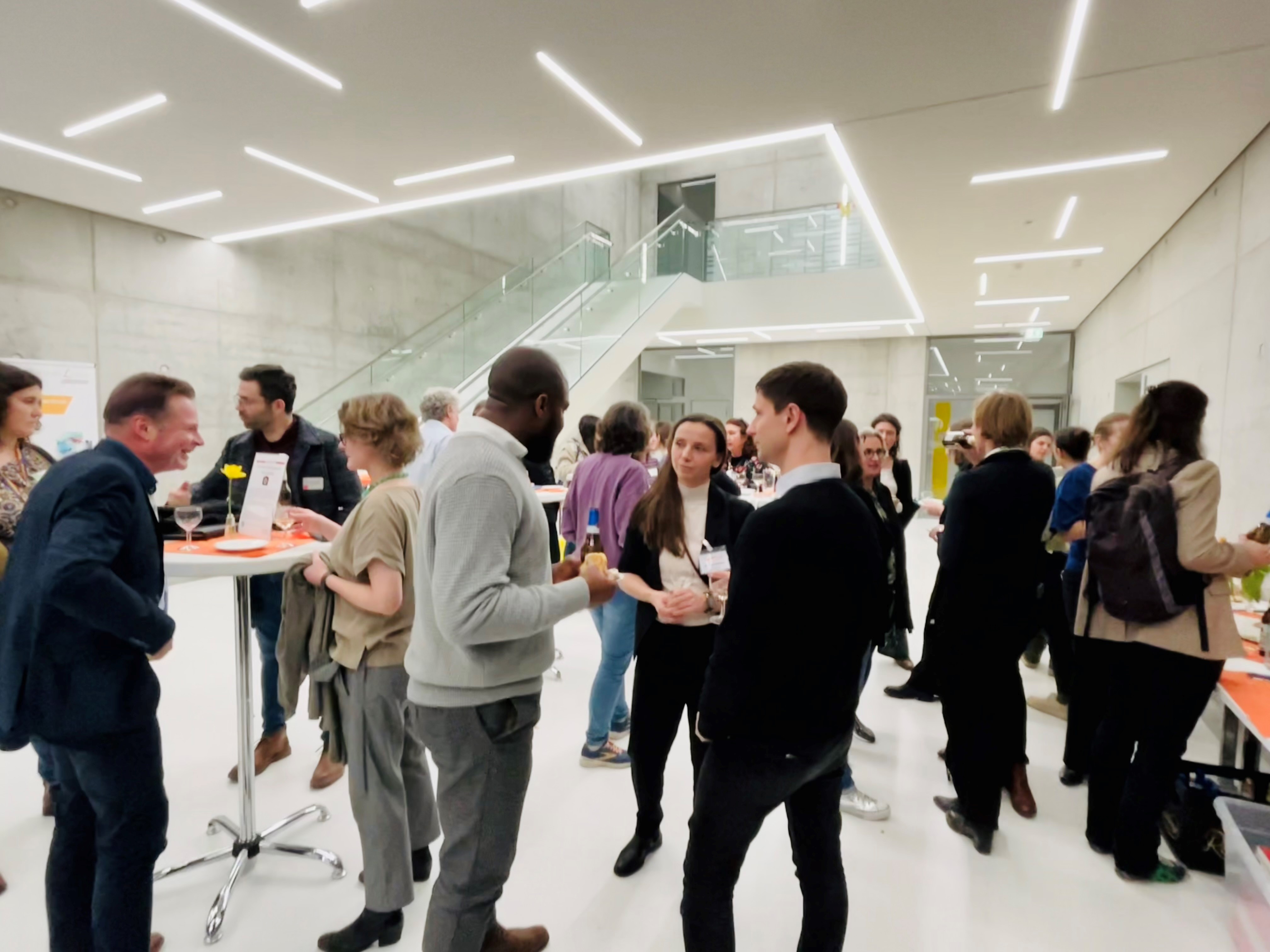 Networking im neuen Gründerzentrum (Foto: Campus Berlin-Buch GmbH)