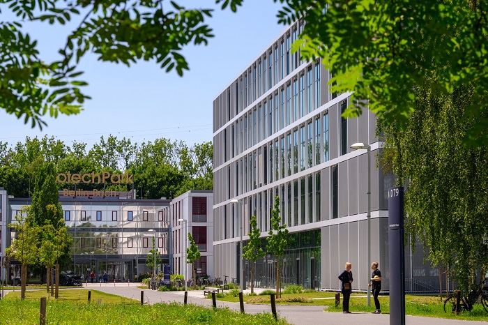 BiotechPark Berlin-Buch mit Gründerzentrum BerlinBioCube (Photo: Peter Himsel/Campus Berlin-Buch GmbH)